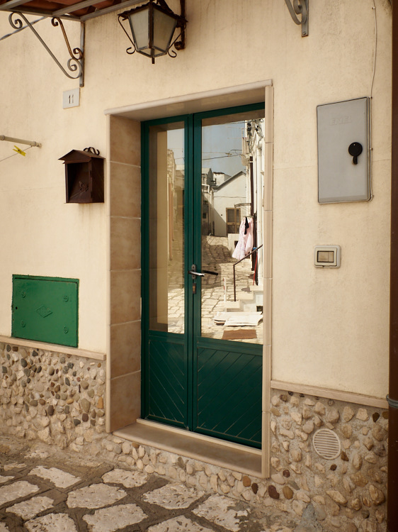 mirrordoor-12-april-2016